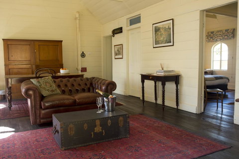 Hillview Heritage Hotel - Whitsundays Accommodation 28