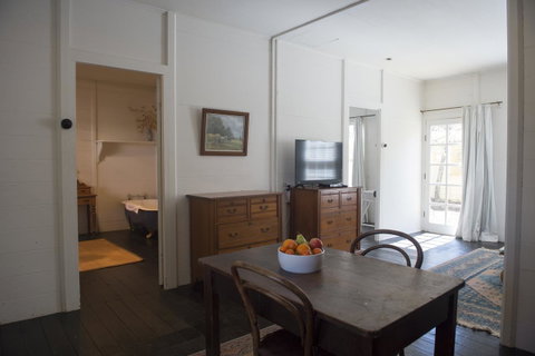 Hillview Heritage Hotel - Whitsundays Accommodation 14