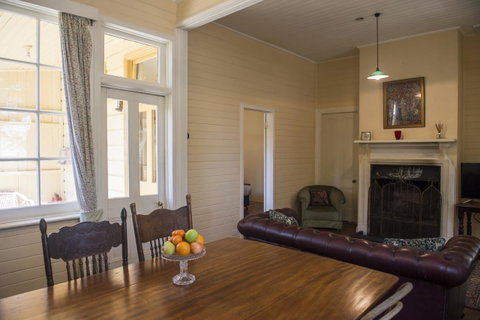 Hillview Heritage Hotel - Whitsundays Accommodation 4