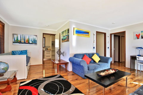 Sandy Toes Beach House Jervis Bay - 2min To Beach - Whitsundays Accommodation 5
