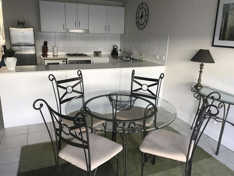 Travers Street Apartment - Whitsundays Accommodation 4
