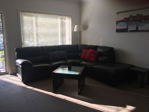 Travers Street Apartment - Whitsundays Accommodation 8