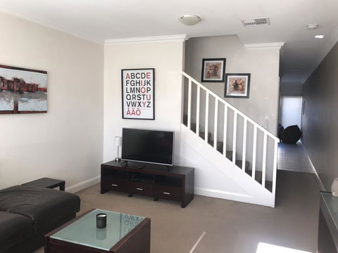 Travers Street Apartment - Whitsundays Accommodation 6