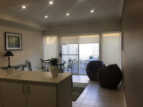 Travers Street Apartment - Whitsundays Accommodation 1