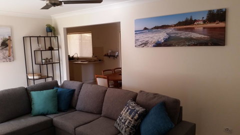 Twin Palms Holiday House At Lighthouse - Whitsundays Accommodation 9