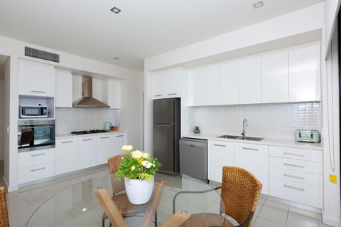 The Penthouse - Whitsundays Accommodation 6