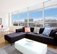 Gadigal Groove - Modern and Bright 3BR Executive Apartment in Zetland with Views - Whitsundays Accommodation