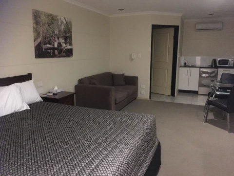 Balranald Club Motel - Whitsundays Accommodation 4