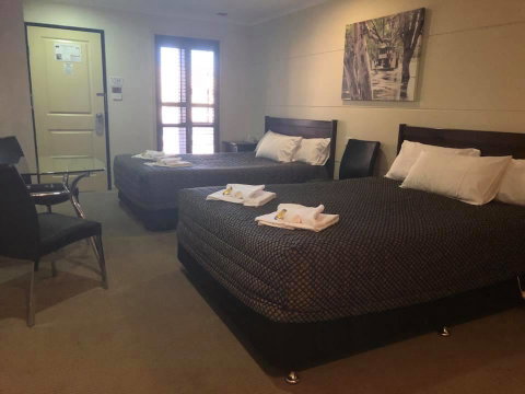 Balranald Club Motel - Whitsundays Accommodation 0