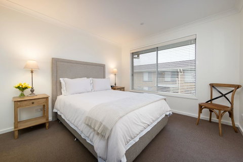 Sleeping In Style - Central & Sophisticated - Whitsundays Accommodation 3