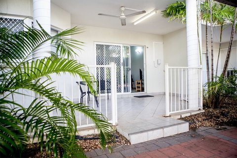 Nightcliff Foreshore Getaway - McKay Gardens - Whitsundays Accommodation 5