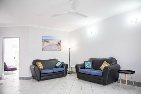 Nightcliff Foreshore Getaway - McKay Gardens - Whitsundays Accommodation 9