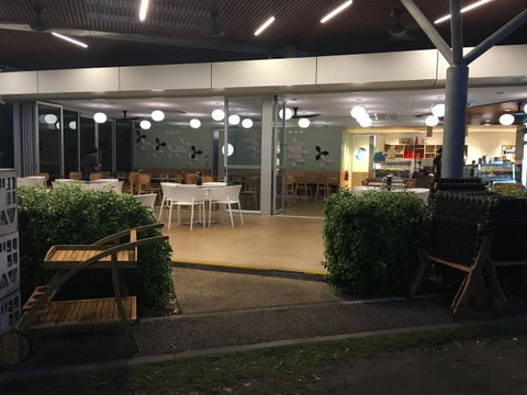 Nightcliff Foreshore Getaway - McKay Gardens - Whitsundays Accommodation 21
