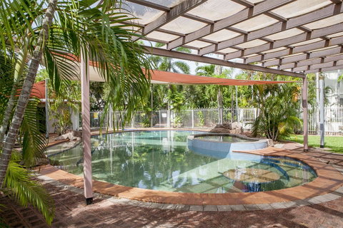 Nightcliff Foreshore Getaway - McKay Gardens - Whitsundays Accommodation 1