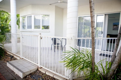Nightcliff Foreshore Getaway - McKay Gardens - Whitsundays Accommodation 4