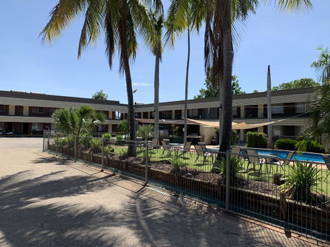 Pine Tree Motel - Whitsundays Accommodation 2