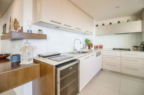 ZEN BY THE WATER - Esplanade Darwin Retreat - Whitsundays Accommodation 23