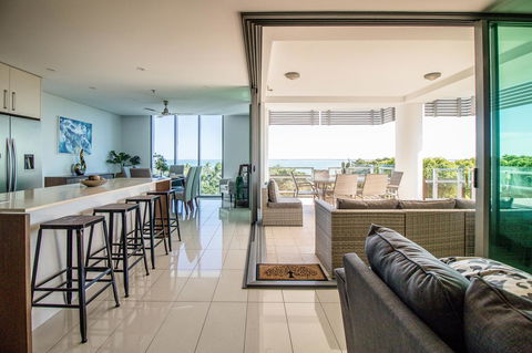 ZEN BY THE WATER - Esplanade Darwin Retreat - Whitsundays Accommodation 1