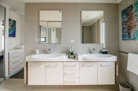 ZEN BY THE WATER - Esplanade Darwin Retreat - Whitsundays Accommodation 12