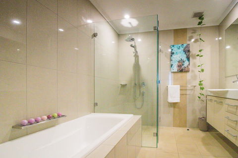 ZEN BY THE WATER - Esplanade Darwin Retreat - Whitsundays Accommodation 19