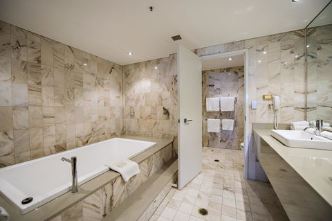 Hilton Darwin - Whitsundays Accommodation 35