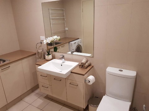 Darwin-Ocean Views, Tropical Getaway, Pool & Aircon - Whitsundays Accommodation 14