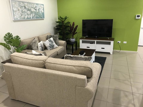 Darwin-Ocean Views, Tropical Getaway, Pool & Aircon - Whitsundays Accommodation 4