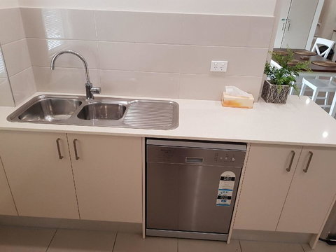 Darwin-Ocean Views, Tropical Getaway, Pool & Aircon - Whitsundays Accommodation 12