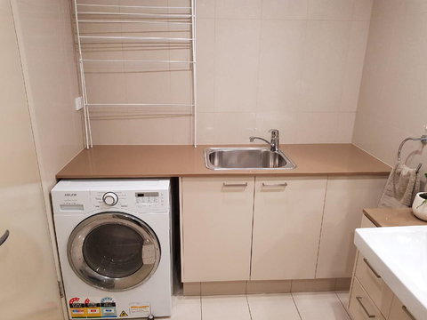 Darwin-Ocean Views, Tropical Getaway, Pool & Aircon - Whitsundays Accommodation 16