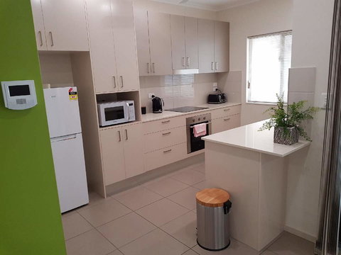 Darwin-Ocean Views, Tropical Getaway, Pool & Aircon - Whitsundays Accommodation 8