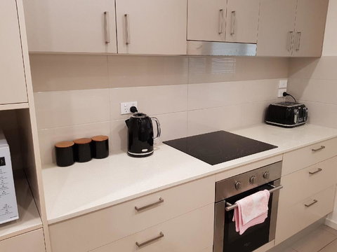 Darwin-Ocean Views, Tropical Getaway, Pool & Aircon - Whitsundays Accommodation 9