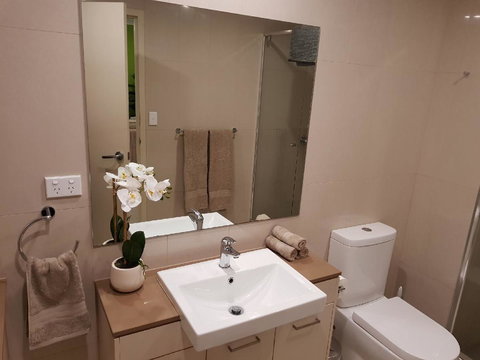 Darwin-Ocean Views, Tropical Getaway, Pool & Aircon - Whitsundays Accommodation 13