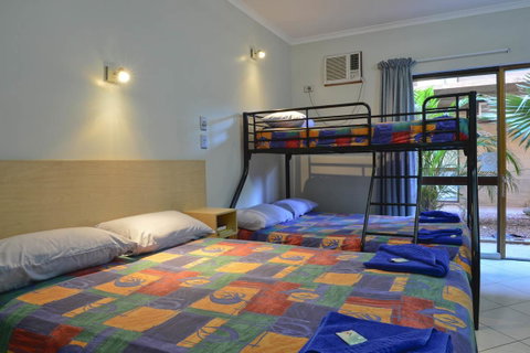 Goldfields Hotel Motel - Whitsundays Accommodation 5
