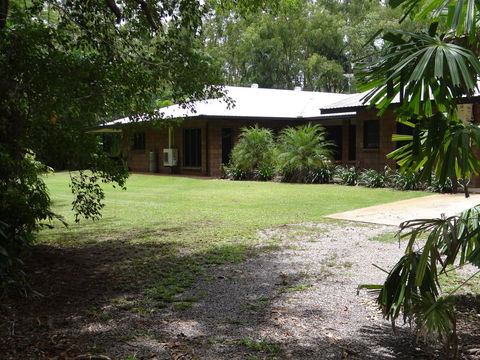 DARWIN'S SHADY ACRES RETREAT - Whitsundays Accommodation 1