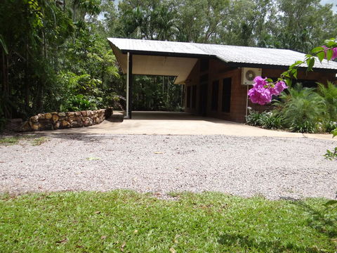 DARWIN'S SHADY ACRES RETREAT - Whitsundays Accommodation 2