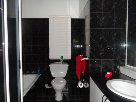 DARWIN'S SHADY ACRES RETREAT - Whitsundays Accommodation 33