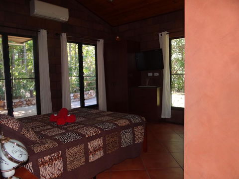 DARWIN'S SHADY ACRES RETREAT - Whitsundays Accommodation 38