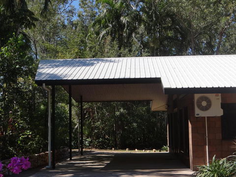 DARWIN'S SHADY ACRES RETREAT - Whitsundays Accommodation 3