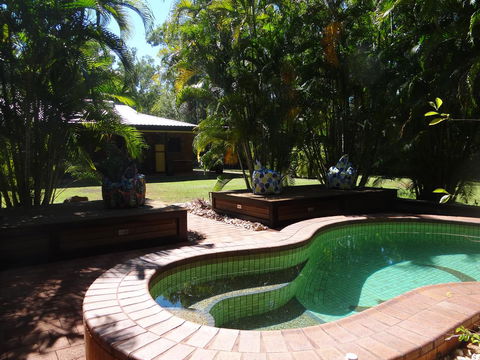 DARWIN'S SHADY ACRES RETREAT - Whitsundays Accommodation 12