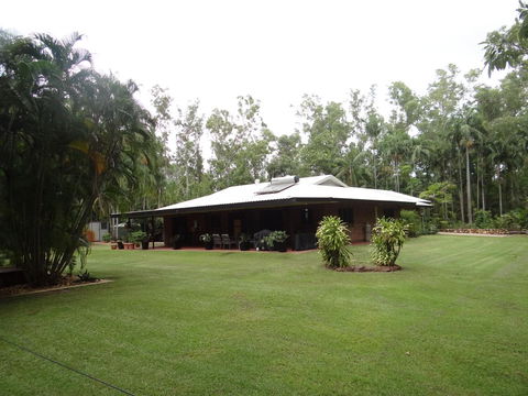 DARWIN'S SHADY ACRES RETREAT - Whitsundays Accommodation 0