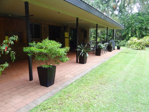 DARWIN'S SHADY ACRES RETREAT - Whitsundays Accommodation 7