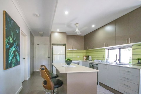 ZEN QUEST - The NOMADS PAD Near Nightcliff Markets & Sunset Foreshore - Whitsundays Accommodation 27
