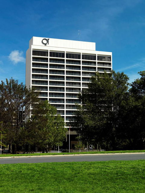 QT Canberra - Whitsundays Accommodation 2