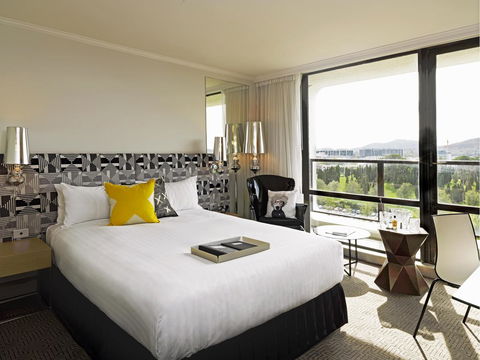 QT Canberra - Whitsundays Accommodation 0
