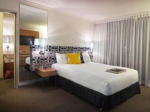 QT Canberra - Whitsundays Accommodation 8