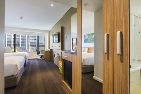 Crowne Plaza Canberra, An IHG Hotel - Whitsundays Accommodation 23