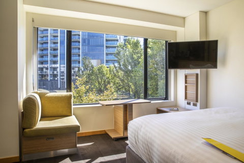 Crowne Plaza Canberra, An IHG Hotel - Whitsundays Accommodation 14