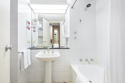 Crowne Plaza Canberra, An IHG Hotel - Whitsundays Accommodation 26