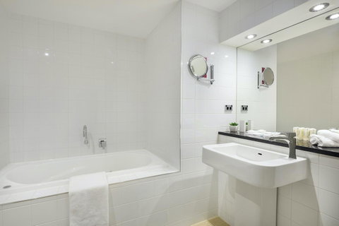 Crowne Plaza Canberra, An IHG Hotel - Whitsundays Accommodation 28
