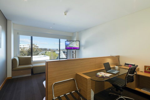 Crowne Plaza Canberra, An IHG Hotel - Whitsundays Accommodation 15